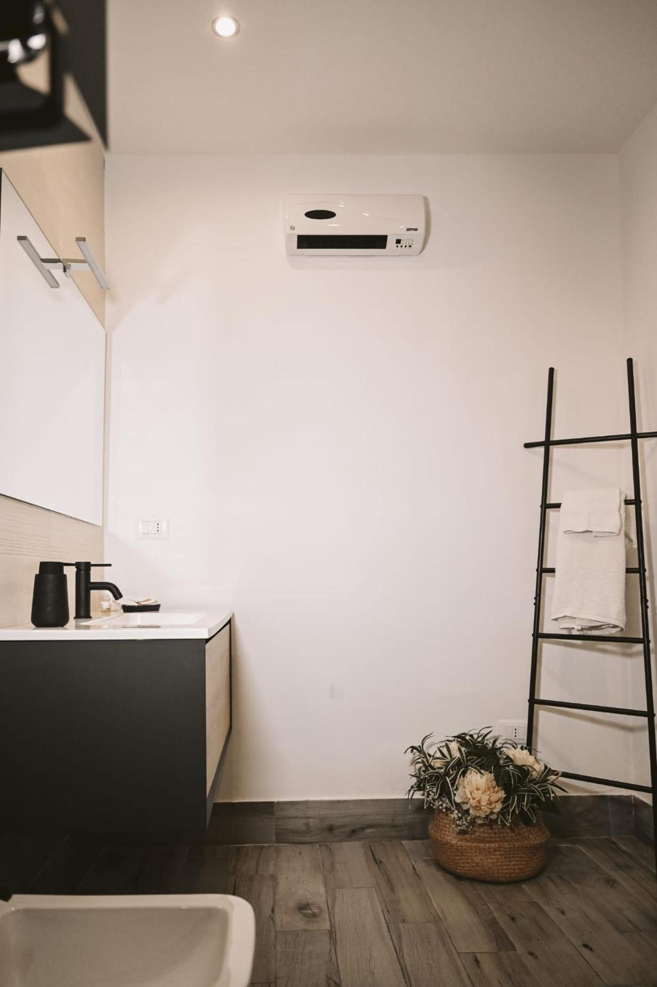 "Il Vecchio Salone" Appartamento In Pieno Centro Con Garage Privato Lecce Dış mekan fotoğraf